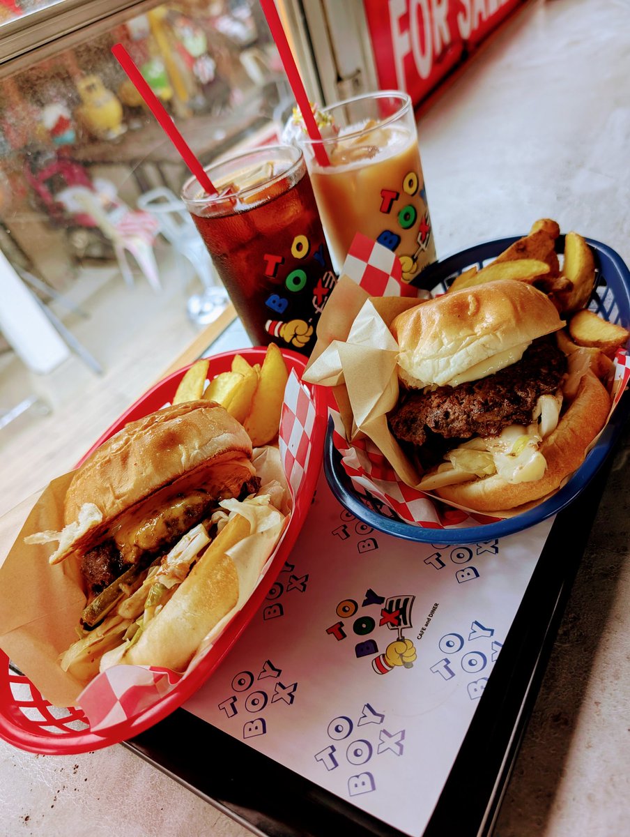 3yamaMakoto's tweet photo. どうせ食べるなら
美味いとこでよね( ゚д゚)ンマッ!
#TOYBOXCafe https://t.co/N3sYmrAa2k