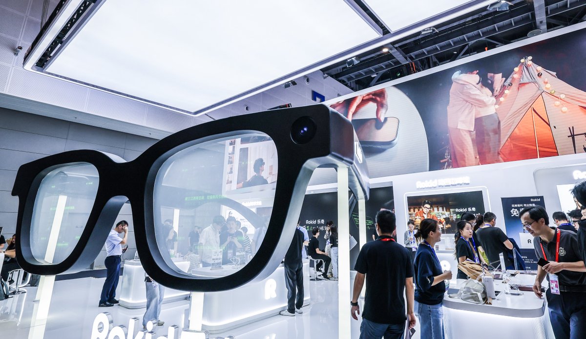 ChinaDaily's tweet image. China&apos;s #digital trade sector made great strides last year, and the country has become one of the most dynamic economies in digital trade around the world, which has injected new momentum into domestic economic growth and contributed significantly to the global #trade…