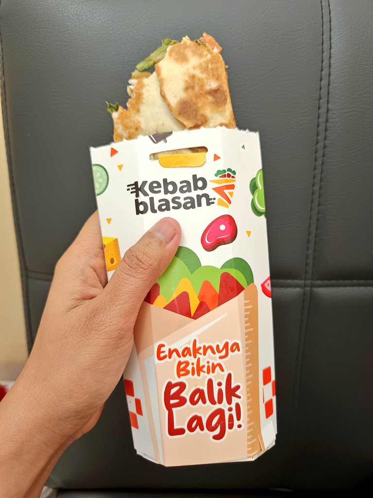 saat tak ingin kemana2 namun rakyat di rumah ini tukang jajan, bolak balik buka grabfood 😂
