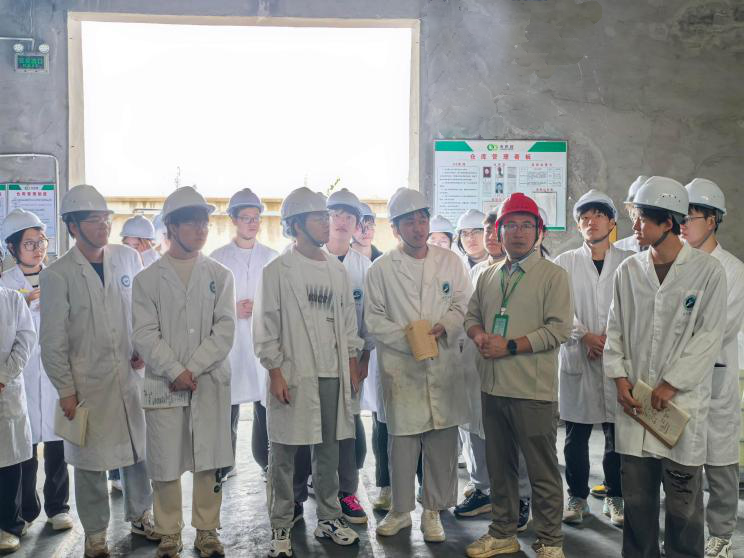 Jadechem_Wuhan's tweet image. 🚀 Jadechem welcomed 94 Applied Chemistry students from Wuhan Institute of Technology for a 2-day internship!

From factory tours to technical talks, students connected theory with practice &amp;amp; gained real-world insights. 🌟

#Jadechem #STEMEducation #InternshipExperience
