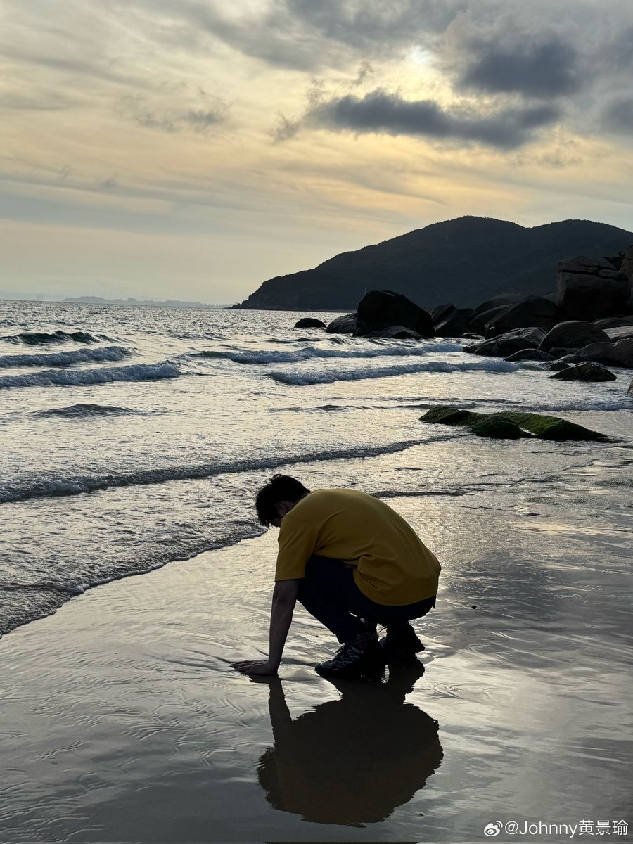 Something always remains unchanged
🌊💙 #huangjingyu