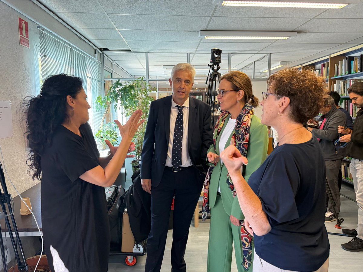 Hoy es el día de quienes perciben el mundo con otros matices, pero lo viven con la misma intensidad.

En el #DíaInternacionalDeLasPersonasSordas, desde el <a href="/ppopular/">Partido Popular</a> seguiremos reivindicando sus derechos y defendiendo una sociedad que no deje a nadie atrás.