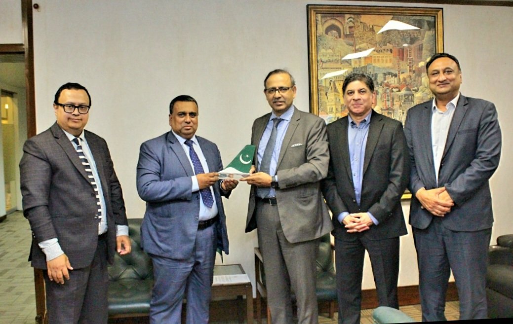 It was an honour to receive H.E. The High Commissioner of #Bangladesh🇧🇩 to #Pakistan🇵🇰 at #PIA Head Office. 

Matters of mutual interests were discussed, including the resumption of PIA flights to #Dhaka to re-establish the air link and strengthen the bond between the two