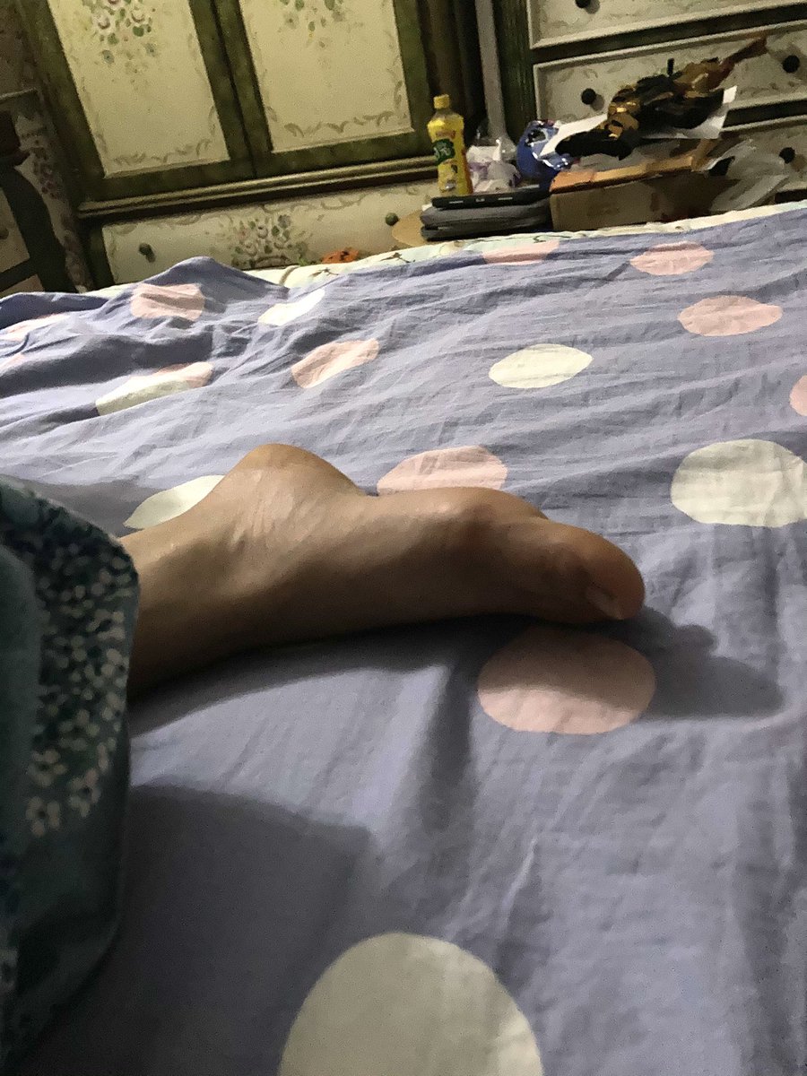 又玩到表姐的睡足了 刚加完班的表姐脚很烫 仅仅把手放在旁边就能感受到从脚上传来的热气
完整内容见主页
#footjob #睡足 #sleepfoot #玉足 #足交 #脚 #足