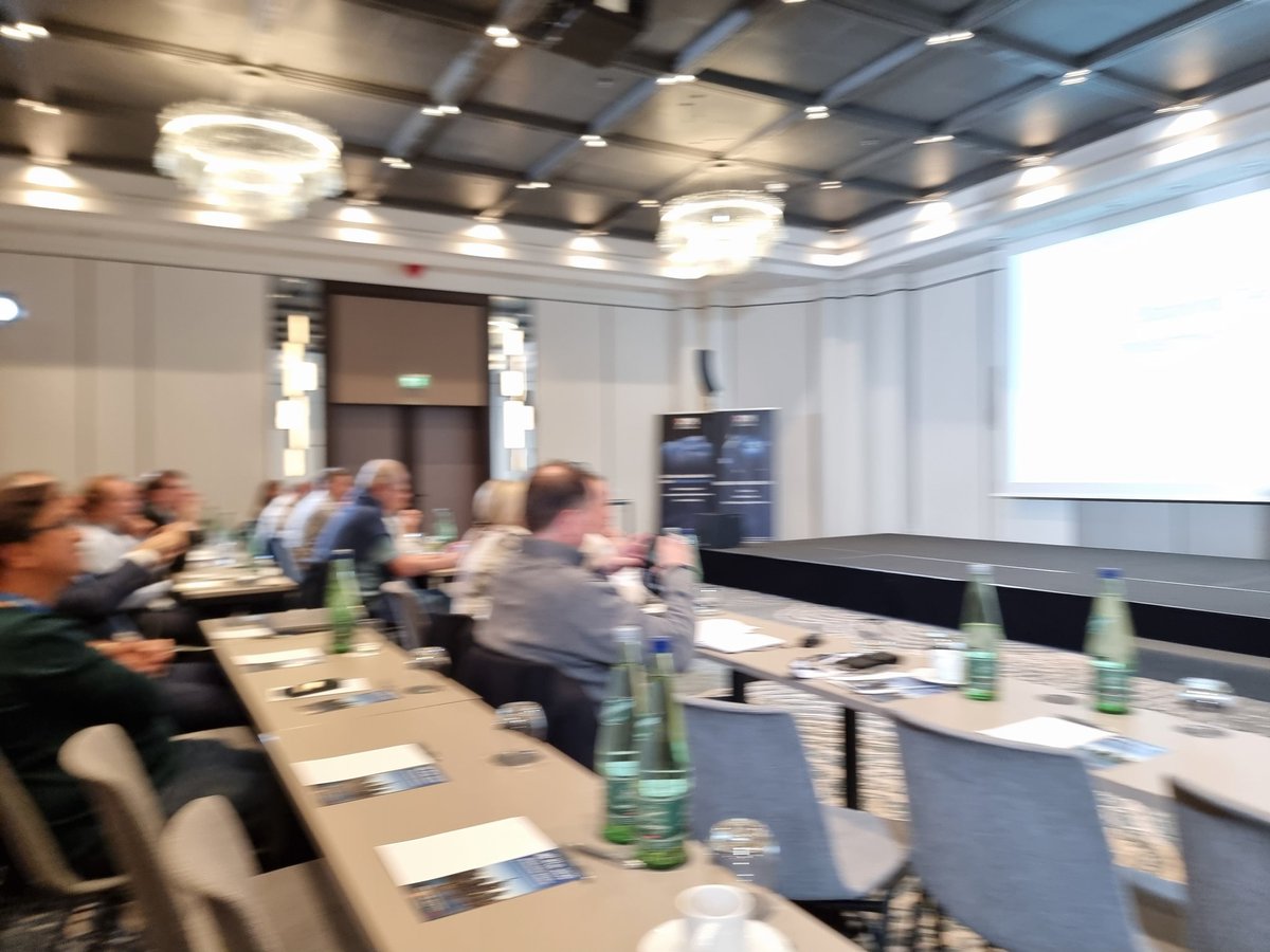 EddieTofpik's tweet image. Starting Day 3 at #IFTA2025 in a packed auditorium in Frankfurt with the brilliant Brett Villaume and now Zoe Bollinger! Fantastic event for all #TechnicalAnalysts. #technicalanalysis #Trading