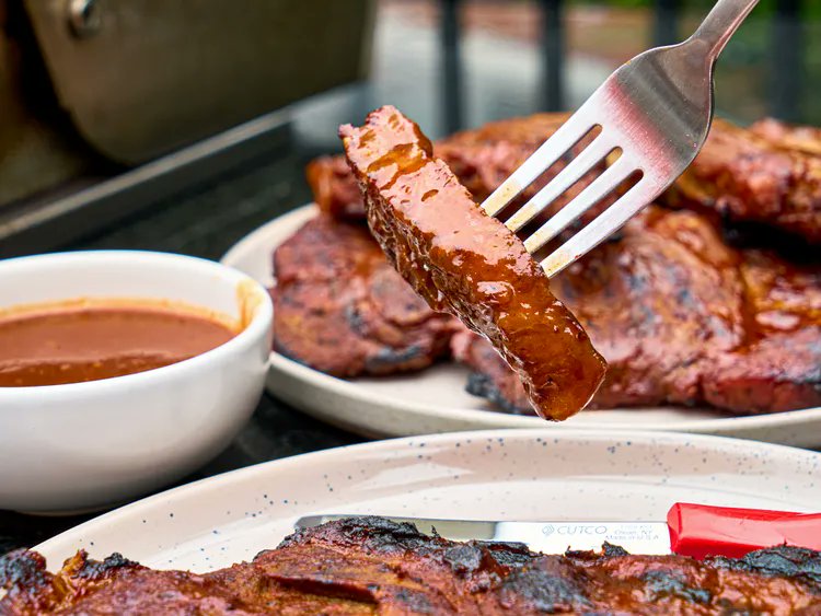 4j49_'s tweet photo. 🔥 Barbecue Sauce Hack: One Simple Fix
Store-bought BBQ sauce can be cloying and flat. Just stir in 1 teaspoon of neutral vinegar per cup—it cuts sweetness, brightens flavors, and makes the sauce cling better to meats.
#BBQHack #SauceUpgrade #GrillTips #SeriousEats https://t.co/TfeQ1rPiDa
