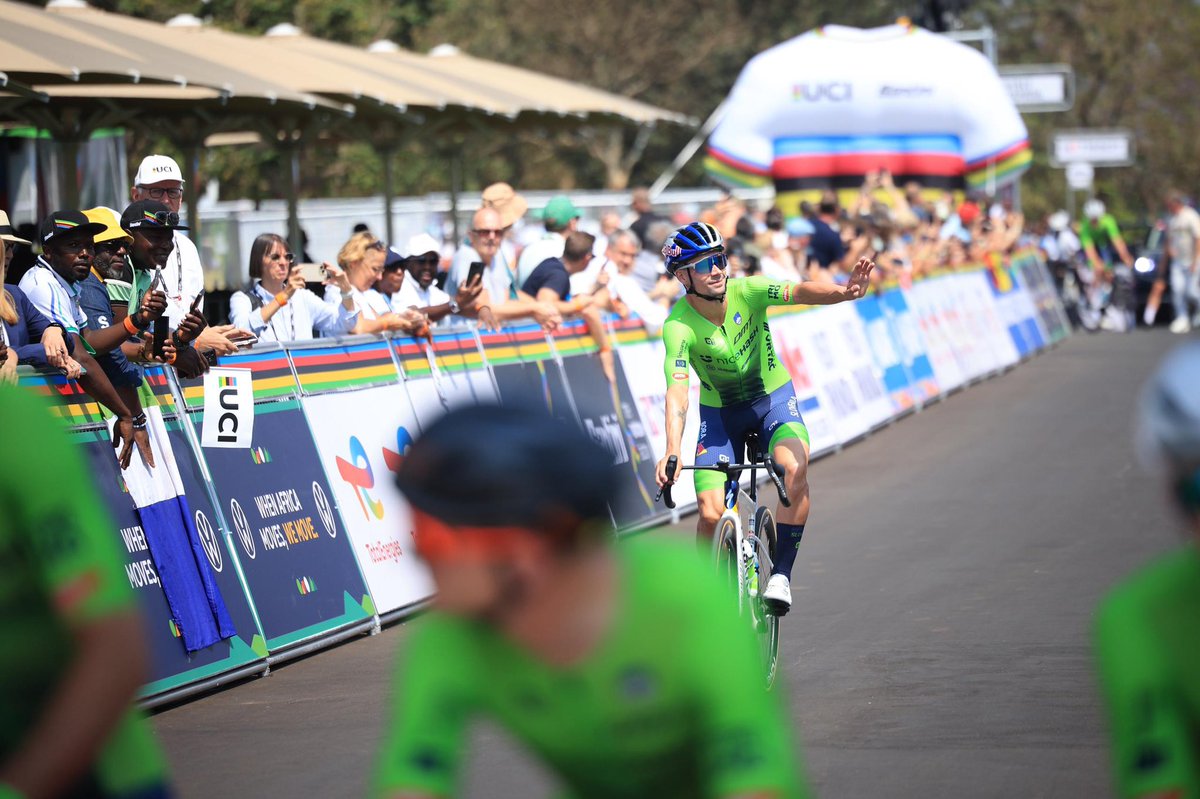 PHOTOS: 155 men’s elite riders from 75 nations have kicked off the final road race of the UCI Road World Championships. Covering 267.5km, the riders are set for nearly six hours of action. #Kigali2025

📸: <a href="/MugwizaO/">Mugwiza Olivier 🇷🇼</a> /TNT