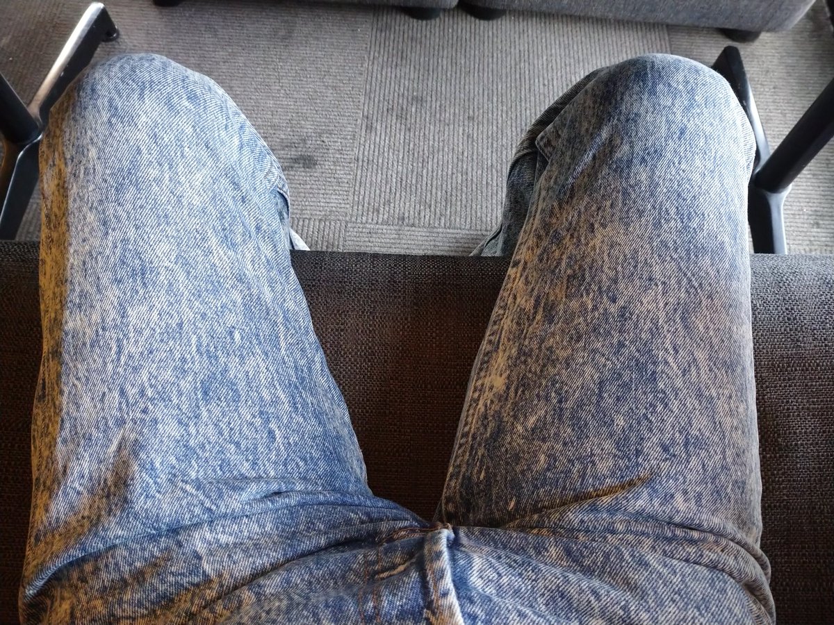 リーバイス501ケミカルで、ドライブ途中の喫茶中。何を期待してか麻縄・ボールギャグ・粘着テープ黒を所持。厳重に緊縛され、乳首攻めやバイブ攻めされるの大好きだけど、逆にジーンズイケメンやイケオジにしてみたくてムラムラ・・誰か、試してくれる勇者きてください！