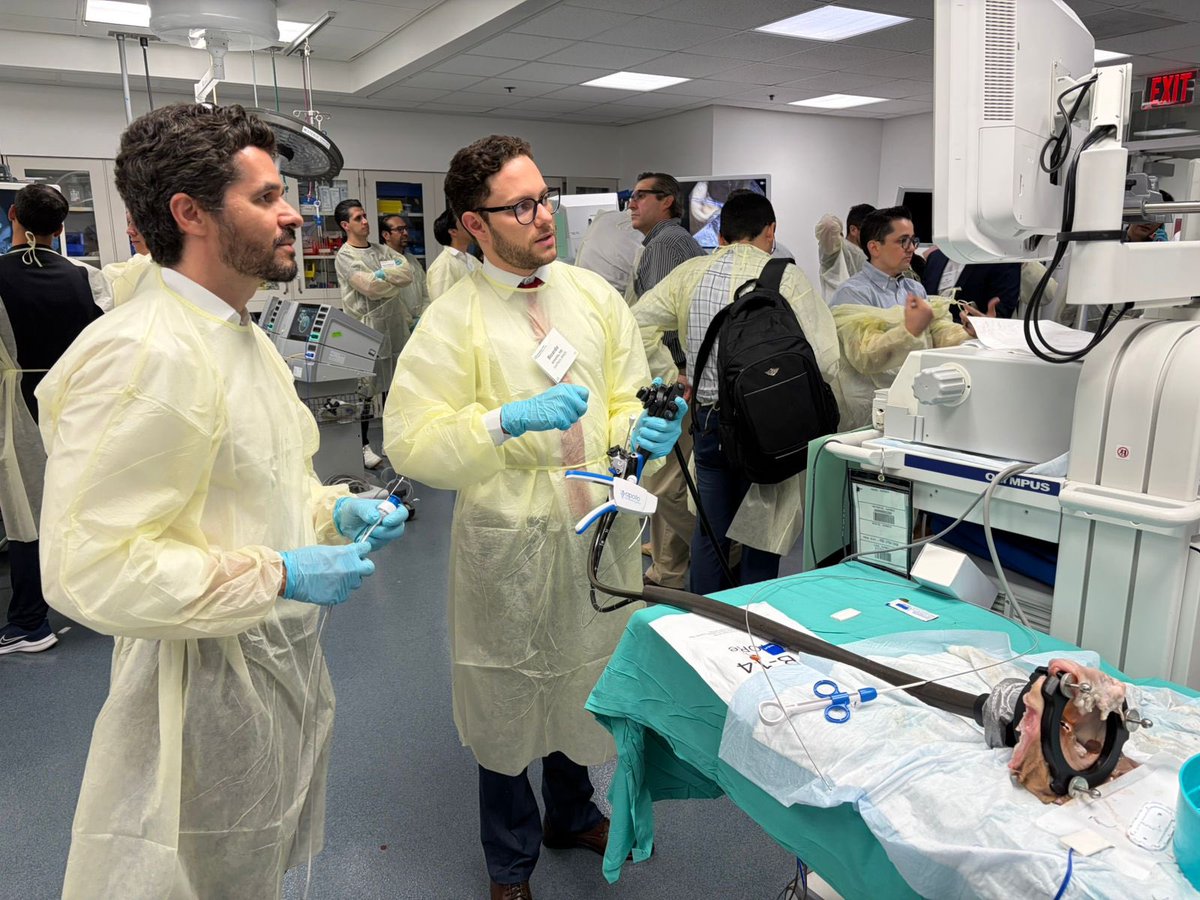 MatheusFrancoMD's tweet photo. Honored to take part in the CADEC ✨ Privileged to moderate the IBC Bariatric Endoscopy Symposium + demo advanced techniques (TORE, POEM, ESD). Deep thanks to @RobertoSimonsMD for the kind invitation 🙌 Proud to represent UT Health SA
@UTHealthGastro
#Endoscopy #CADEC https://t.co/HNalLBykOP