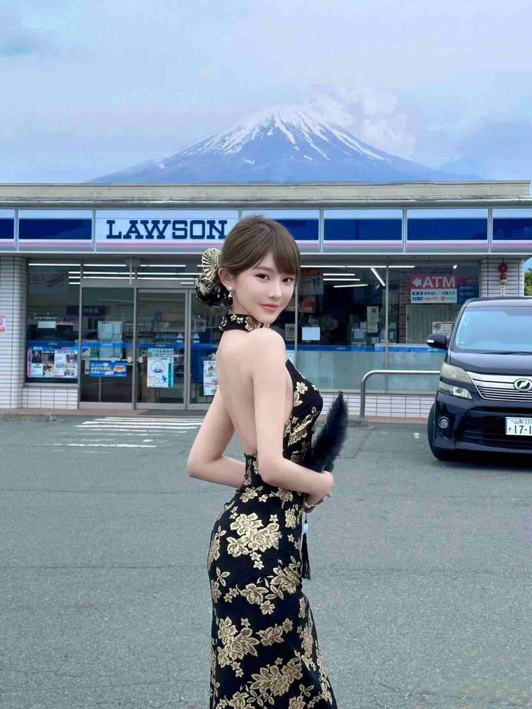 福利姬灵灵全球cos外围经济（全国独家资源）分享的黄推图片2 - 网红私拍内容