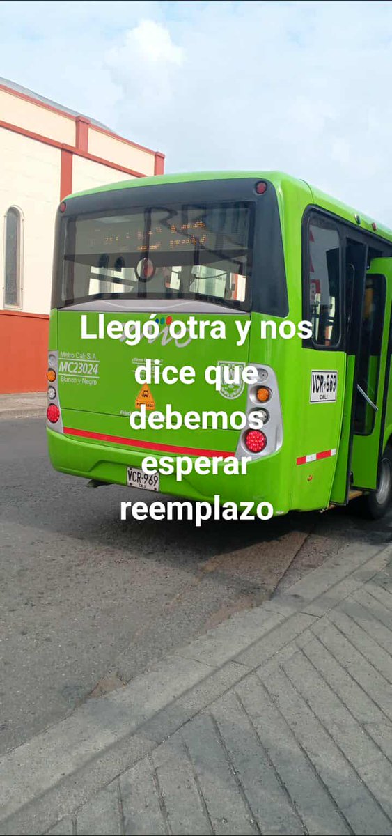 No hay carro para la A06 ni intenciones de atenderla en el corto plazo.
Usuarios llevan media hora esperando a que les den solución.
Pero en Metrocali son "buenas personas" y toca aplaudirles...
#CaliCiudadEuropea