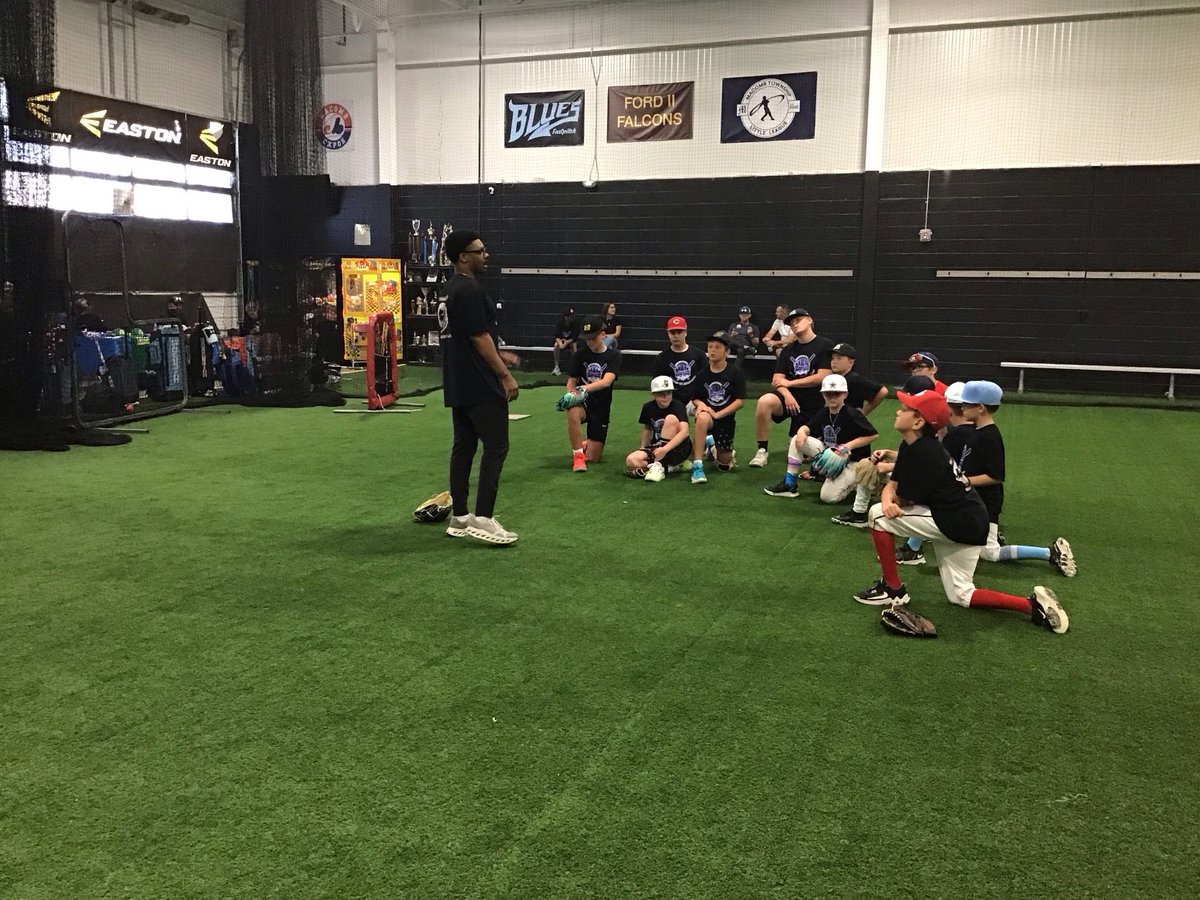 HK Fielding and Hitting Camp Saturday 9/27/25.
We had an awesome time yesterday at the camp.
Very excited to see young promising Baseball players 
Who work hard to develop their skills. Coach Amani
Addressing the players before we started Infield progressions.