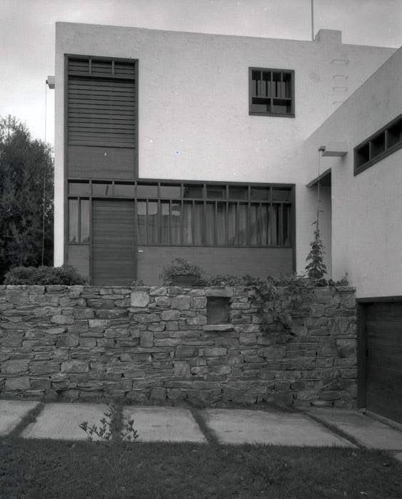 TRES60Blog's tweet image. Casa en Psychiko, Atenas (Grecia). Proyectada y construida entre 1965 y 1967 por Seva Karakosta.
#casaPsychiko #SevaKarakosta