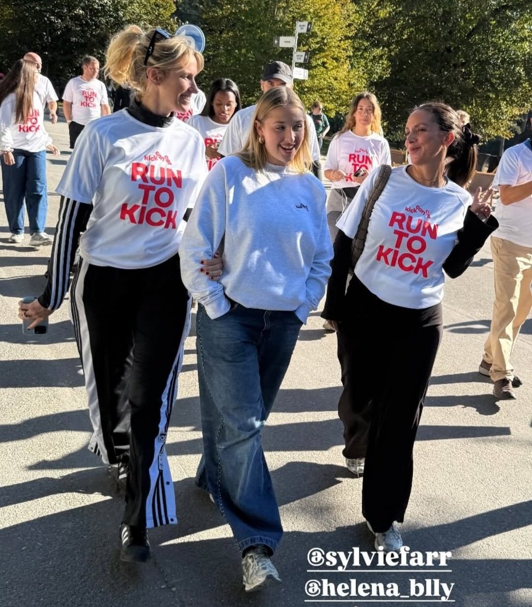 JujuFanShip's tweet photo. Marche à la cool pour #HelenaBailly avec Yahima et Sylvie Farr. Story de Yahima.
#Runtokick https://t.co/vv5BAKnryX