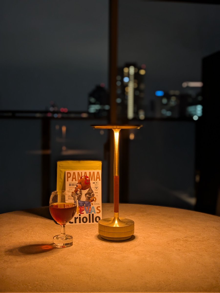 日向珈琲さん- PANAMA CHEVAS Criollo Natural

レモン、ジャスミン、はちみつ、ローストしたくるみ
余韻に香るナッツの甘いロースト感が新鮮。美味でした。

シルクドリッパー
Comandante30
湯温88℃（400g）
12:180
20-40-140-180g
0:00-0:30-1:00-1:30
