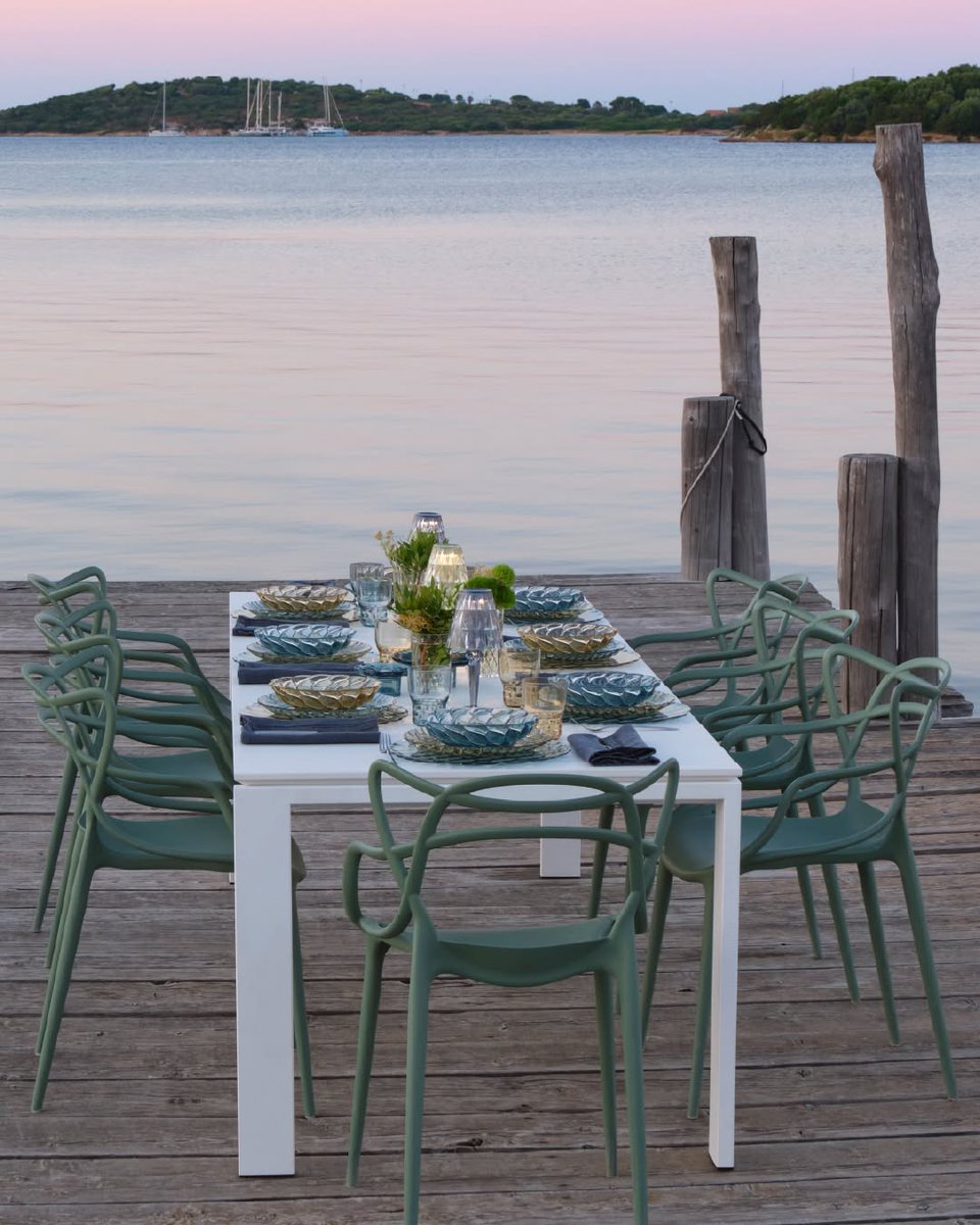 Kartell, ikonik Masters sandalyeleri, modern yemek masaları, şık aydınlatmaları ve sofra ürünleriyle davetlerinize özgün bir dokunuş katıyor. 💫

#cumbaselection #kartell #furniture #dekorasyon #decoration #mobilya #masterschair #masterssandalye #masterskartell