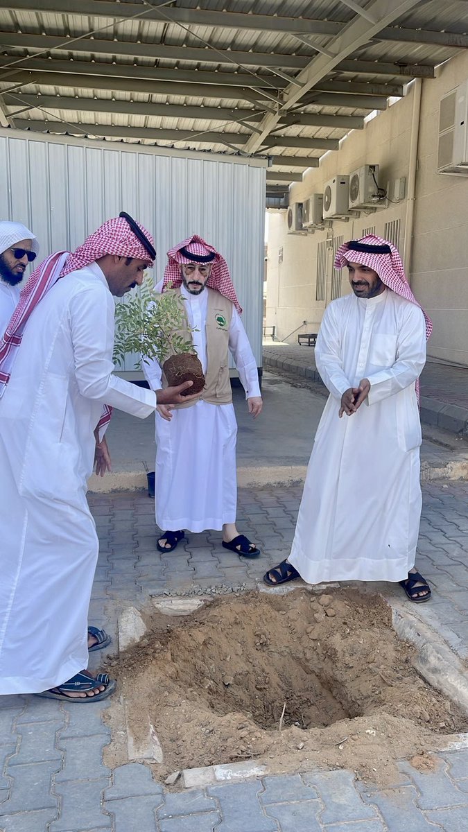 #جمعية_الحلوة_الخضراء
 بـ #حوطة_بني_تميم
تم #تشجير مبنى #مكافحة_المخدرات
بحوطة بني تميم
بالشراكة مع #مكتب_الزراعة بـ #حوطة_بني_تميم
#جمعية_التنمية بـ #حوطة_بني_تميم
وبدعم من مشتل #نسيم_الصبا #الإعلام_البيئي_ضرورة_لاترف
#مبادرة_السعودية_الخضراء
#اليوم_الوطني 95 
#عزنا_بطبعنا