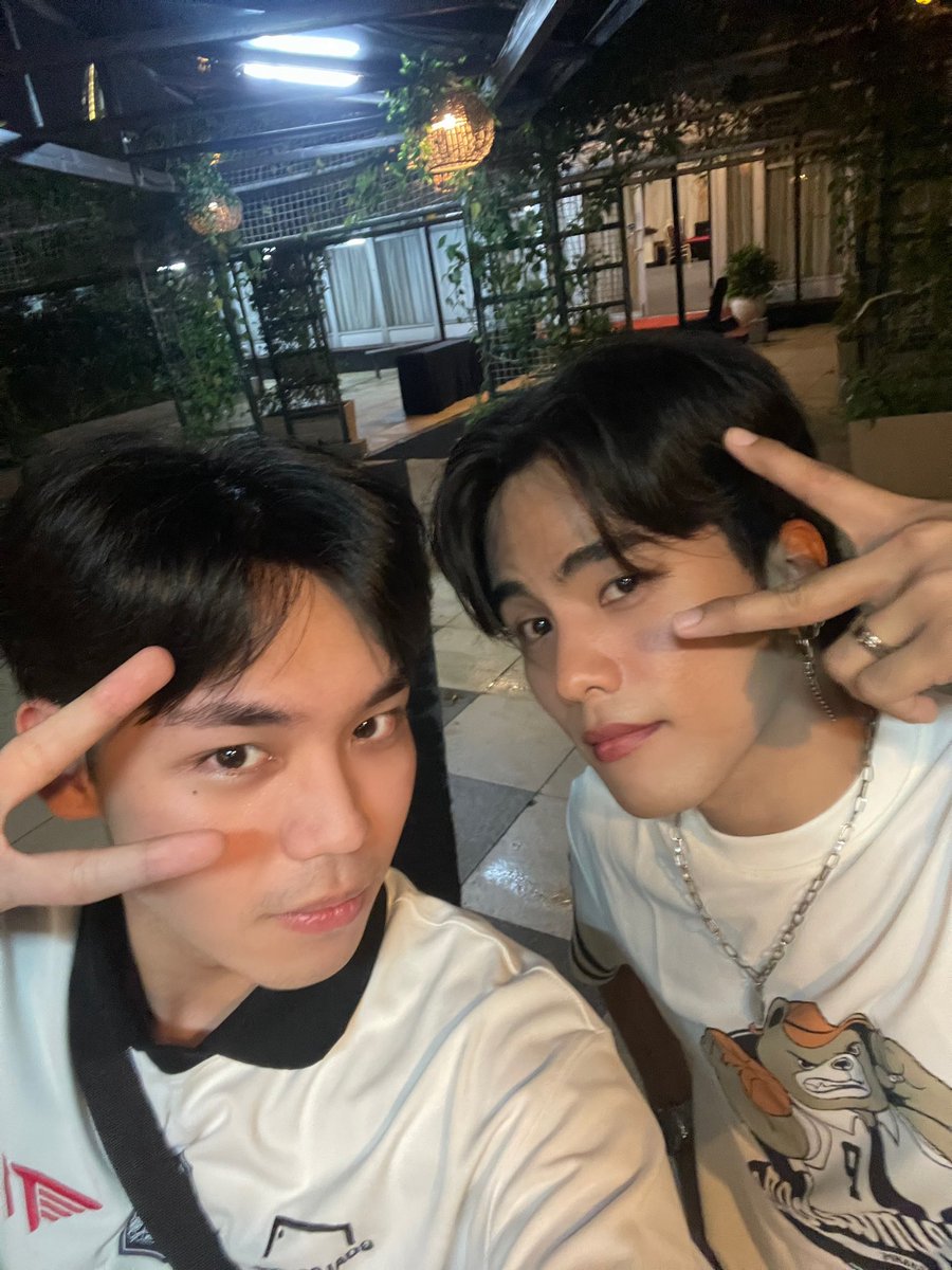 lanzmoon_'s tweet photo. 2 of the 4 악마들아 ㅋㅋㅋㅋ
Sup @zo_samson !! Missed yah, Kambal! https://t.co/up4Y23gbaN