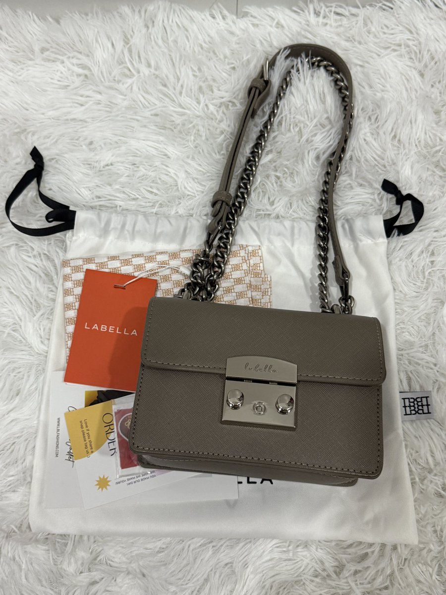 PPeachiu's tweet photo. Labella size s สีsmoke grey 
สภาพดีมาก ใช้งานได้ปกติ ตำหนิรอยหน้าเพลท
อุปกรณ์:ครบ ขาดกล่อง
1,100.-ค่าส่ง40
#ส่งต่อlabella https://t.co/beZjZQbu0U