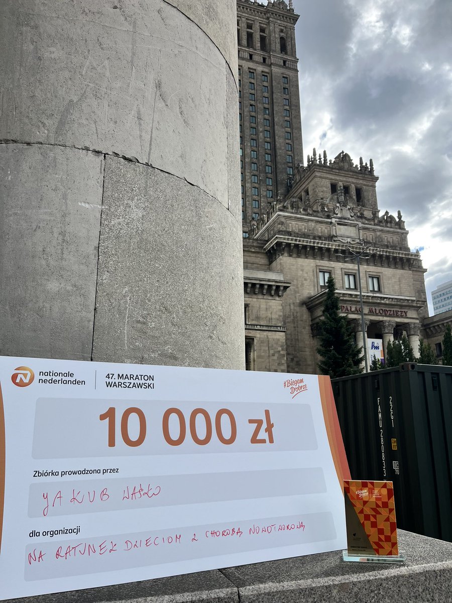 Kuba_Wasko's tweet photo. Otaczają mnie piękni ludzie i za to jestem wdzięczny. Dzięki wielkim sercom udało się zebrać 25 k dla Fundacji Na Ratunek Dzieciom z Chorobą Nowotworową. Sponsor Maratonu Warszawskiego dorzucił 10 k za drugą najwyższą zbiórkę w akcji Biegam Dobrze. Kłaniam się w pas. Dziękuję. https://t.co/HQBIb92mv2