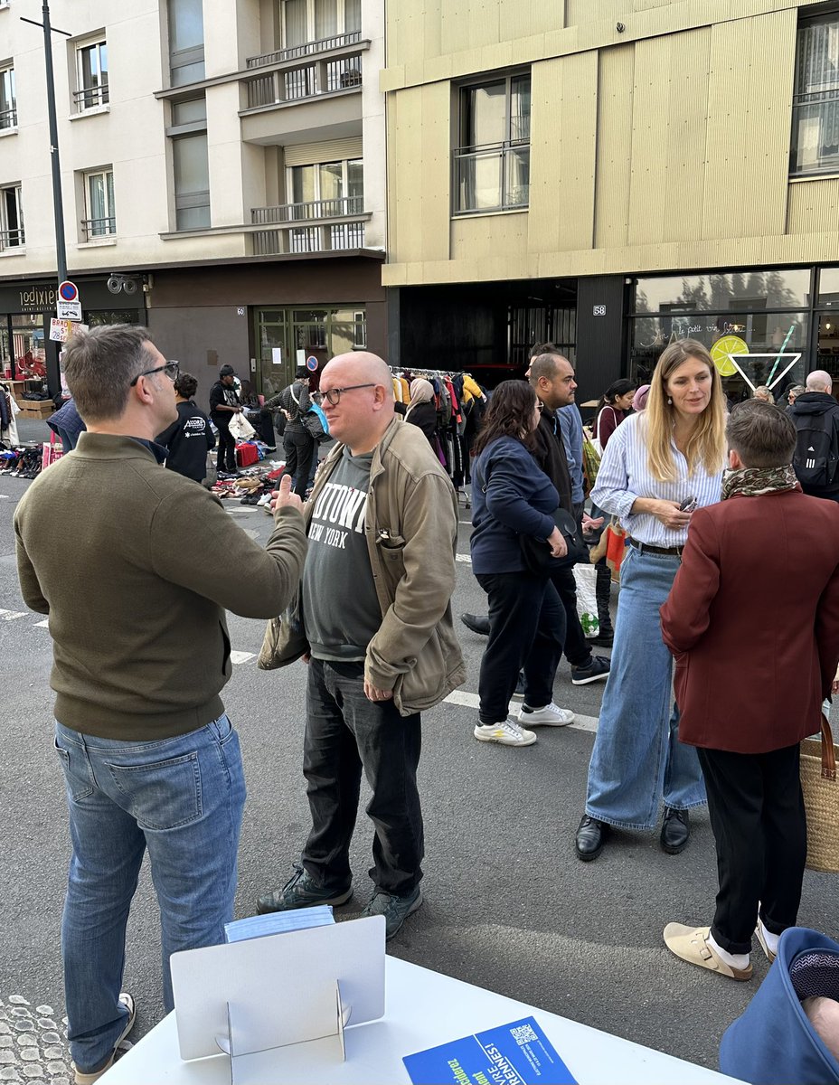 GandonCarole's tweet image. 📍 Braderie Saint-Hélier ce matin avec @CharlesCompagnon @acressard et les bénévoles du collectif #VivreRennes.
🗝️ Notre permanence de campagne est ouverte : nous vous y accueillons pour construire ensemble l’avenir de #Rennes ! 🦋✨

#Alternance #Rennes2026