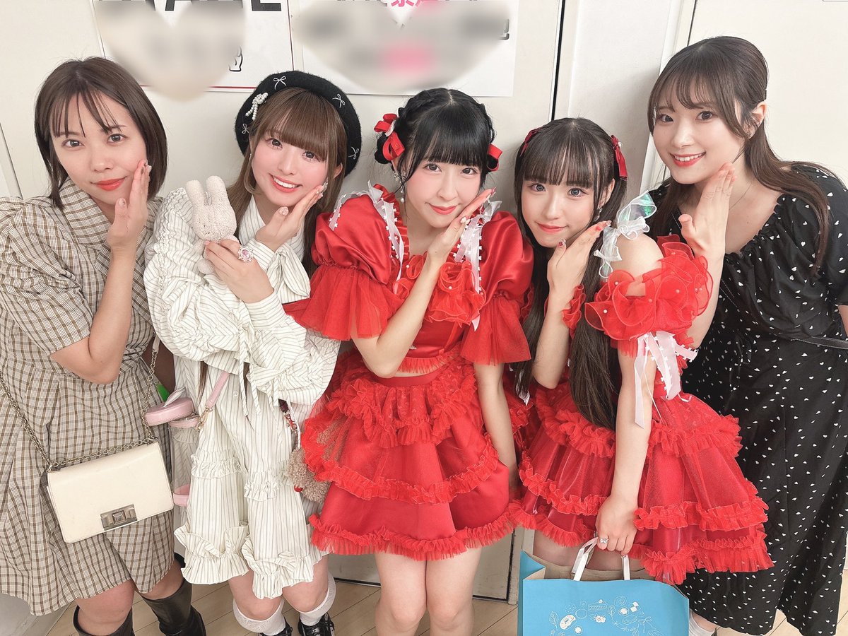 ゆあとここが入ったAnge☆Reveさん観てきたよ♡

2人とも可愛くて歌もダンスもパワーアップしててほんとにかわいすぎた🥺💗

ゆあここ、これからも2人一緒にがんばってね♡応援してるよっ🎀💞