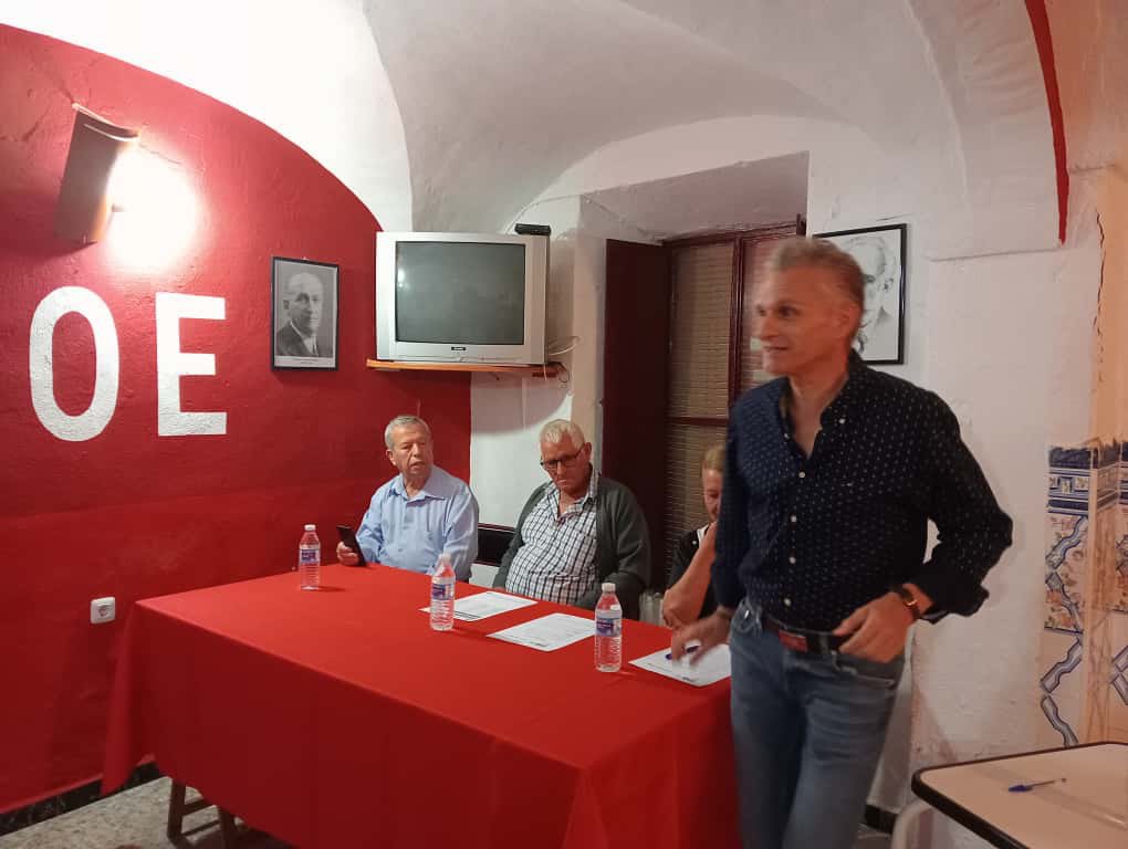 🌹Removamos la Secretaría General de la agrupación local de Salvaleón.
Damos la bienvenida a José Manuel Mata, que asume el cargo, con el propósito de estar cada vez más cerca de la ciudadanía. Desde el PSOE provincial de Badajoz, agradecemos su compromiso con el municipalismo.