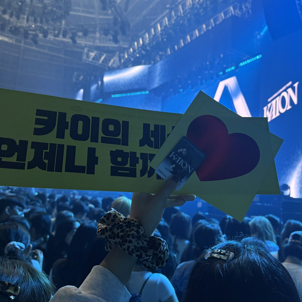ffroia's tweet photo. 처음 시작부터 앙콘까지 완벽했어 !
에리 앞에서 울보인 건 항상 여전하네🥹
수개월간 열심히 달려온 우리 종인이-
너무 고생 많았어어 많이 많이 사랑해🤍
#카이 #카이온_마침표_우린늘이곳에 https://t.co/TeM2rkcxWZ