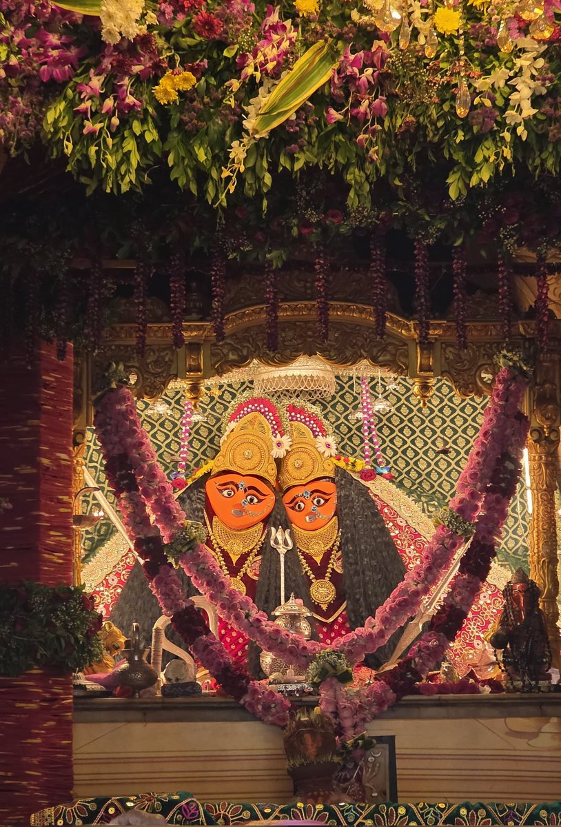 કુળદેવી માઁ તું છે દલડાંની દાતાર ,
મને તારો છે આધાર હો હો .....,
કુળદેવી માઁ હો હો...🙏🧿🙏