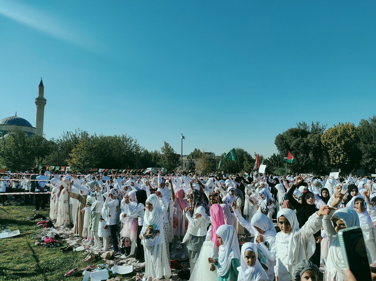 Namaz; huzurun Anahtarı, kurtuluşun yoludur.
Her Çocuk, bu yolun En Masum Şahididir...
#HayatNamazlaGüzeldir
#Diyarbakır
#peygamberSevdalıları