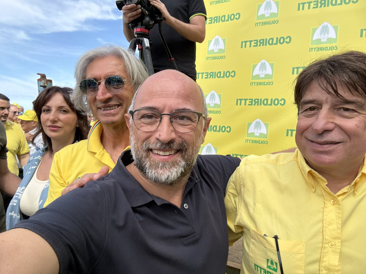 🚜 L’agricoltura è la mia vita.
Ero, sono e sarò sempre a fianco di tutti gli agricoltori in tutte le loro rivendicazioni, senza se e senza ma.

🇮🇹 Ho partecipato alla mobilitazione di <a href="/coldiretti/">Coldiretti</a> a Bari con tanti agricoltori, che difendono con orgoglio i prodotti italiani.