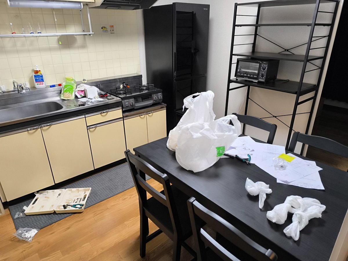 仕事仲間が手伝ってくれて
一気に家っぽくなってきた