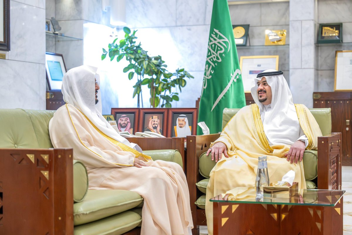 mohammedal_saud's tweet photo. استقبل صاحب السمو الملكي الأمير
محمد بن عبدالرحمن بن عبدالعزيز
نائب أمير منطقة الرياض, في مكتبه
بقصر الحكم اليوم، معالي وزير الشؤون
الإسلامية والدعوة والإرشاد الشيخ الدكتور
عبداللطيف بن عبدالعزيز آل الشيخ.
واطَّلع سموه على جهود الوزارة في المنطقة
من خلال العناية بالمساجد، ونشر تعاليم
الإسلام السمحة والوسطية والاعتدال