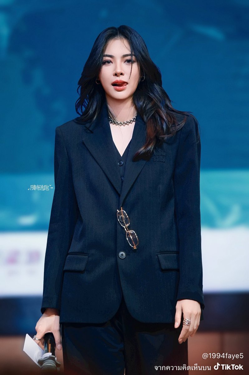 ประเทศไทยมีตาลุงยังงงง  ตาลุงกลับบ้านยังสู 

#FayePeraya
#ฝ้ายพีรญา