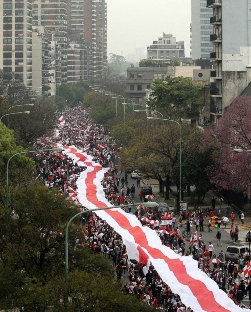 El orgullo de tener una banda roja que nos cruza el alma 🤍❤️🤍

Feliz día!🐔