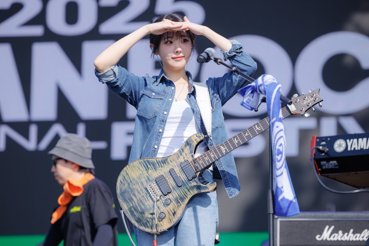 250926
#히나 #QWER
#부산록페스티벌