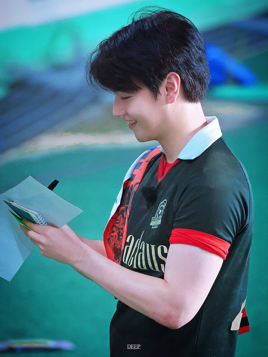 250823
같은 각도 다른 느낌 
#차주완 #주완 #chajoowan