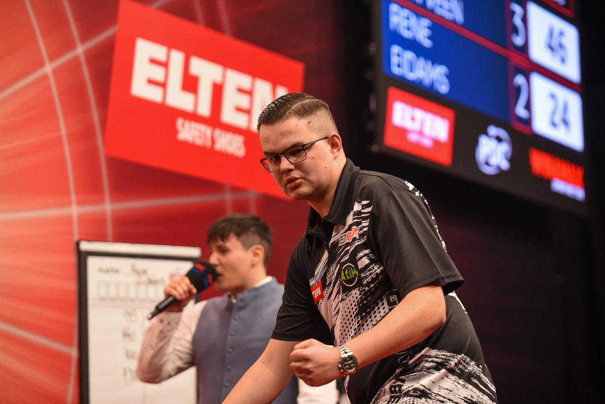 livedarts's tweet photo. 𝗩𝗔𝗡 𝗩𝗘𝗘𝗡 𝗖𝗢𝗔𝗦𝗧𝗦 𝗣𝗔𝗦𝗧 𝗝𝗢𝗬𝗖𝗘 🇳🇱

Gian van Veen eases past Ryan Joyce 6-2 with a high checkout of 164 to safely progress to the quarter-finals ✅

#SDT25 https://t.co/eV2pQYOFTf