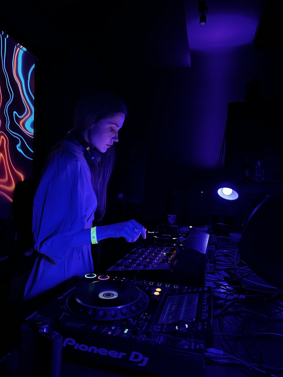 Alice Ire tweet media