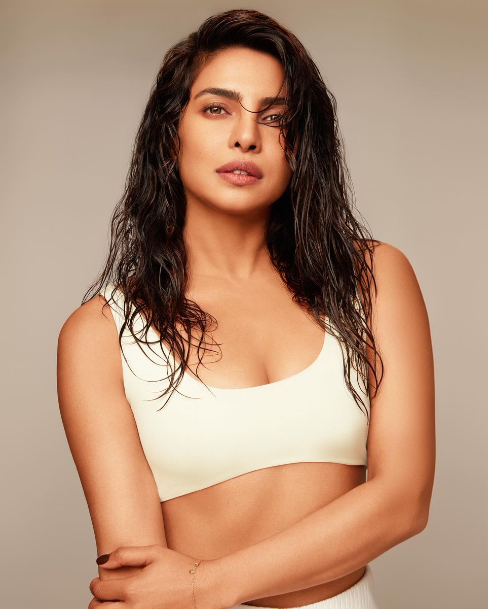 ChopraBest's tweet photo. 🥵🔥 #PriyankaChopra https://t.co/bbETUZ3XBN