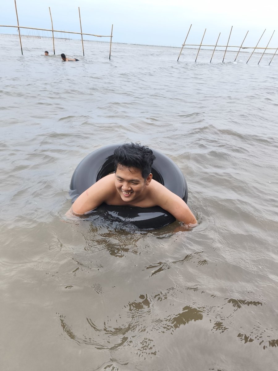 ceresssyek's tweet image. the face                         the cigarettes