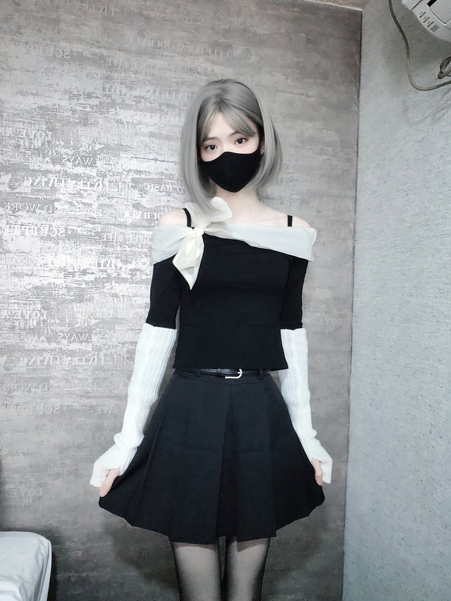 fellblue's tweet photo. 새옷인데 이뻐?

#전주 #디엠 https://t.co/W7kBtAy8p6