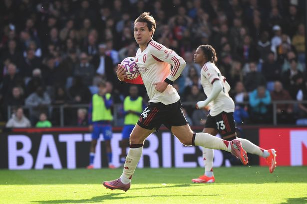 I guess Federico Chiesa just found out what happens every time a Liverpool player fishes the ball out of the net against Crystal Palace. He should have asked Suarez about #Crystanbul and 3-3!
#CRYLIV 
Sorry, Fred. Turns out the other team can score as well.  🤣🤣🤣