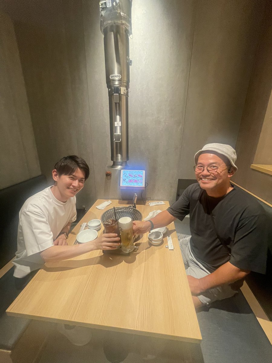 Tetsuo_OMG's tweet photo. 浦野さんと福岡にて

長いまつ毛に美白な小顔
なんとか粗を見つけてやろうと3時間半粘りましたが成果なし　笑

その代わり、なかなかのガッツマンなこと、今更ながら知りました https://t.co/tIE4KJhVjw