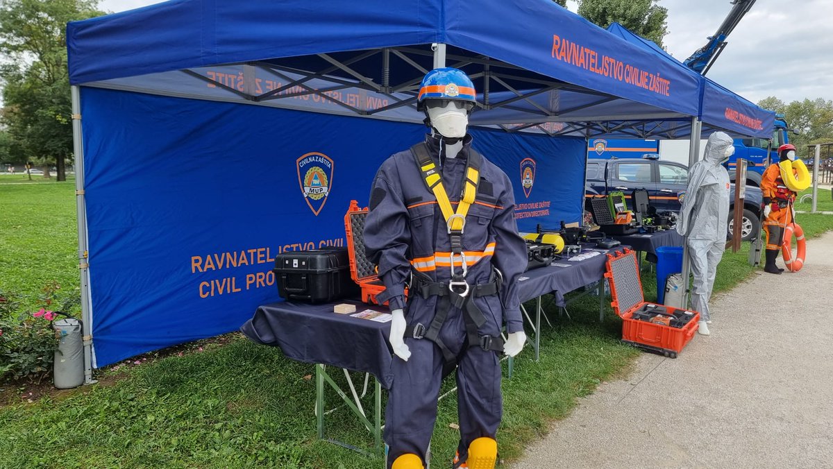 ✅U sklopu obilježavanja Dana policije, Državna intervencijska postrojba civilne zaštite <a href="/RavnateljstvoCZ/">Ravnateljstvo civilne zaštite MUP-RH</a>  na zagrebačkom jezeru Bundek predstavlja vozila specijalnih namjena te specijalističku opremu za traganje i spašavanje