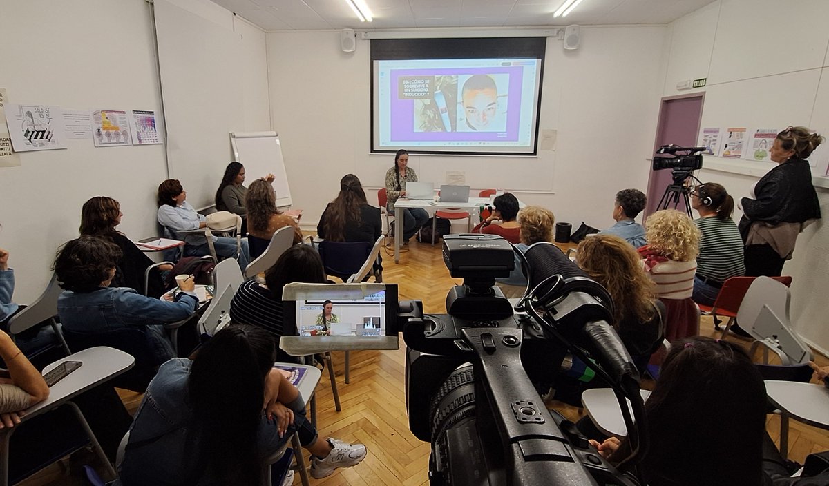 docusuicidio's tweet photo. 🎥 Primer rodaje en Pamplona.
💪🏼 Ventana de oportunidad con la conferencia de Blanca (testimonio y sobreviviente) para visibilizar y concienciar sobre #violenciavicaria y #suicidioinducido. Organizado por @astelehen
🙏 Falta un último empujón en Verkami:  https://t.co/saaUOjaZpb https://t.co/YStrTawhbY