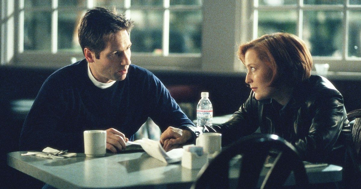 AndMulder's tweet photo. "These are two people who are incredibly strong individuals. They could do perfect in the world without each other. Yet one of them without the other would feel as the other half of them had died. You can't even think of Mulder without Scully." - Gillian Anderson https://t.co/zG5BZI1mFG