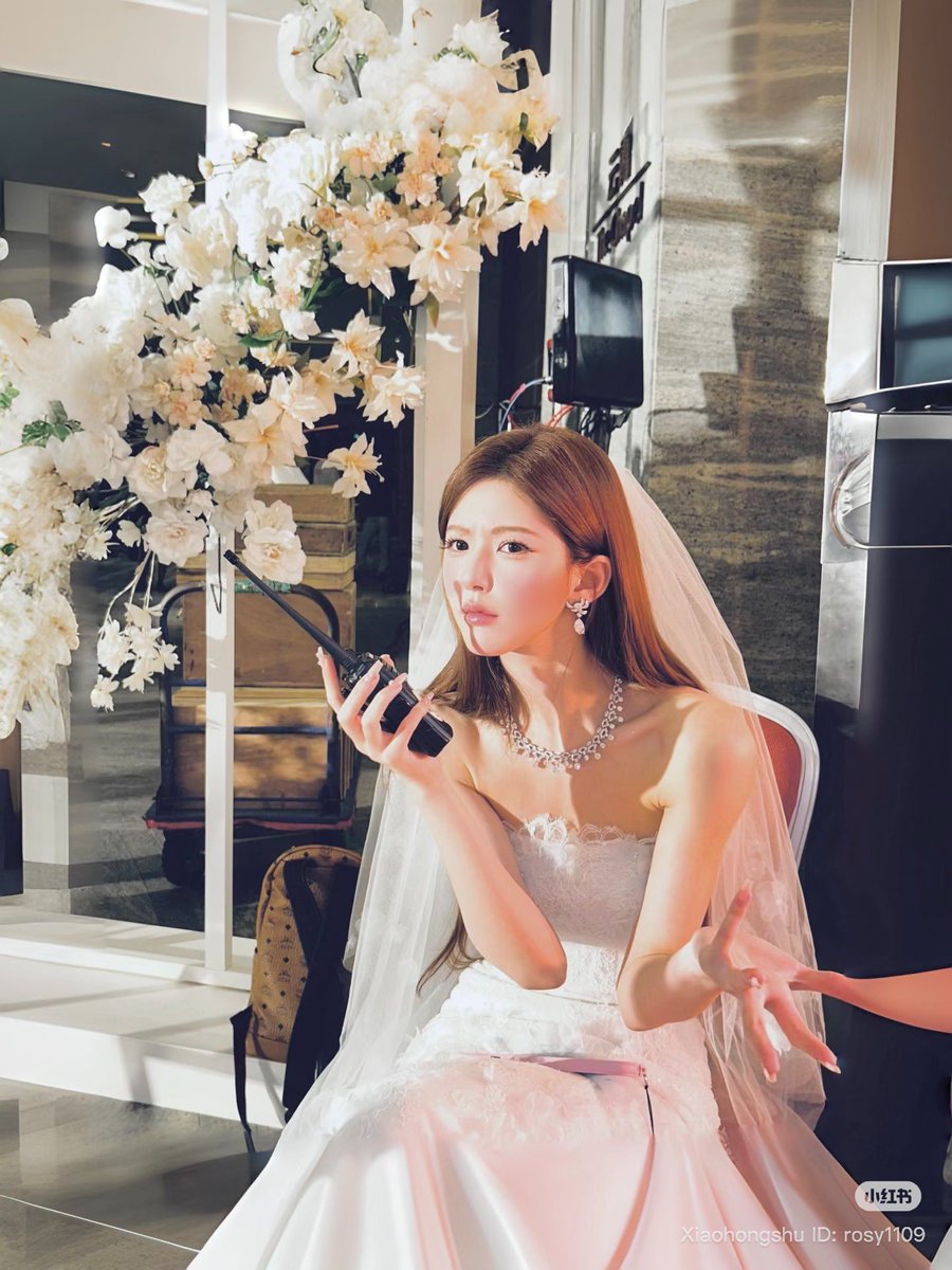Wei13AL's tweet photo. 📱โหลวๆๆ สวี่เยียนขอกินบะหมี่🍜ก่อนนะคะ🤭
🎊²⁰²⁵/₀₉.₂₈ᵕ̈ 🎞️#เกมรักในเงาลวง #LovesAmbition #许我耀眼 

💟 #จ้าวลู่ซือ #ZhaoLusi #赵露思 💜🪽 https://t.co/N3AbS3VXze