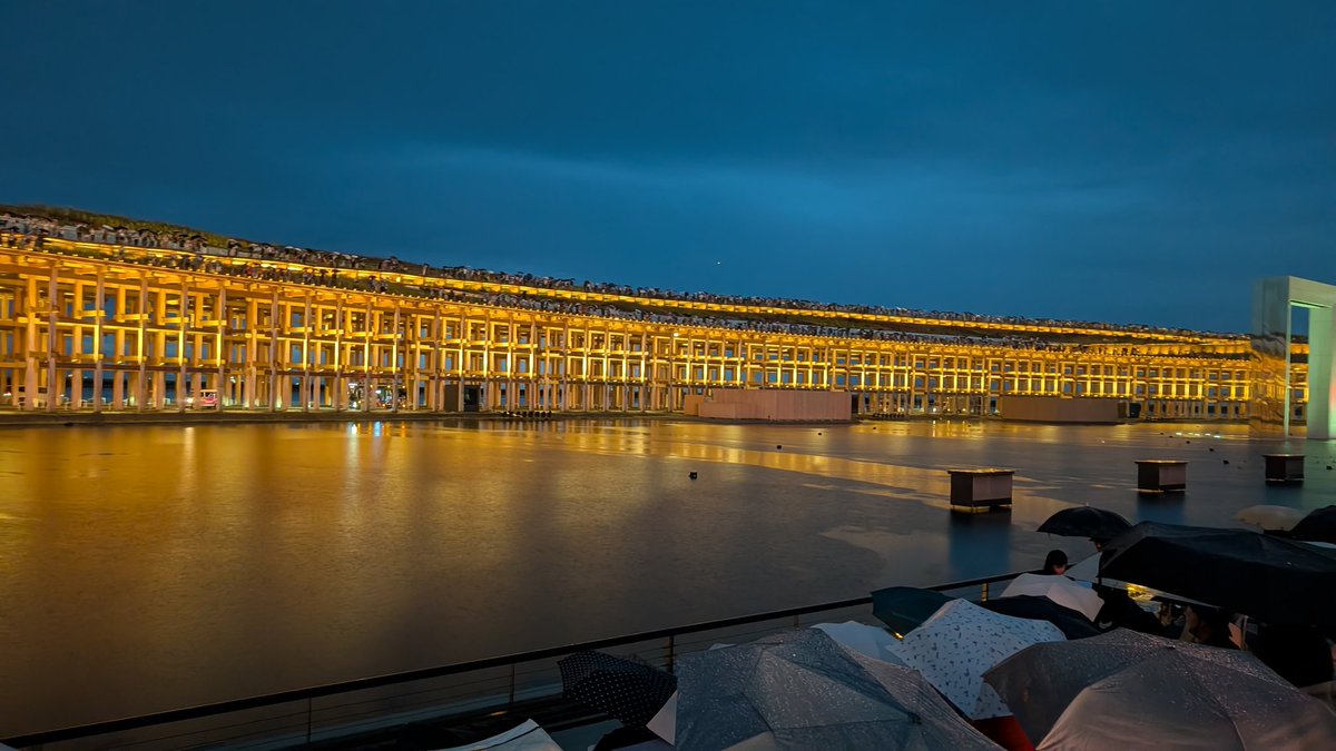 🎆花火🎆待機中
燃えカスに注意するよう念入りにアナウンスしてる