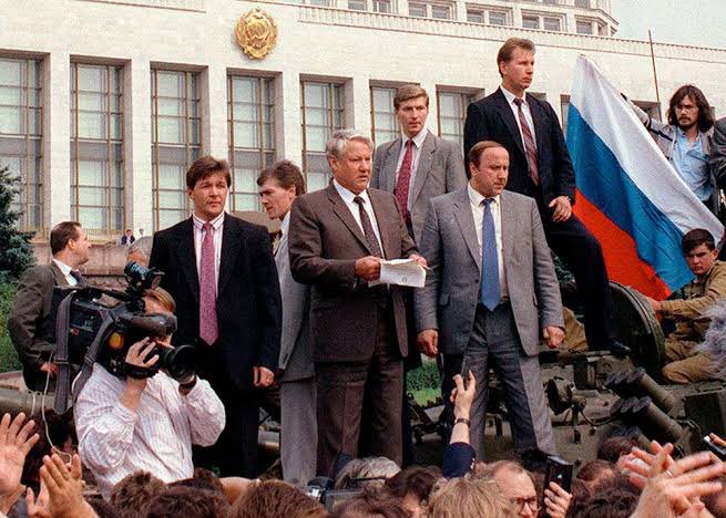 heisWale_'s tweet photo. Day 17 – The Fall of the Soviet Union

By 1991, food shortages, corruption, and economic collapse toppled an empire that once seemed unstoppable.

Lesson: No ideology survives when it ignores reality.
#30DaysOfHistoryLessons https://t.co/1ezWUxiRjA